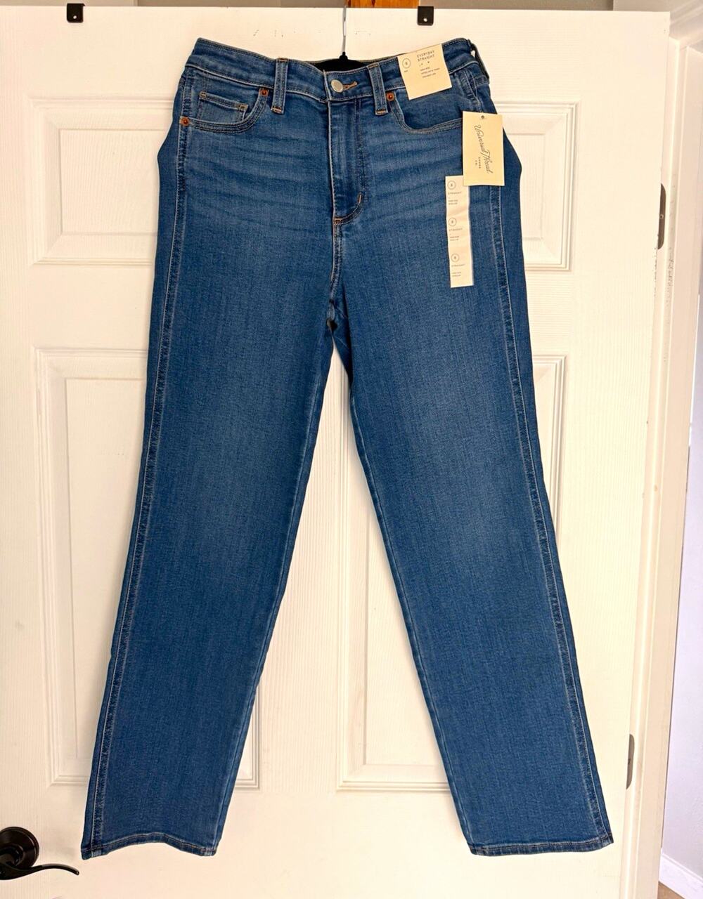 Universal Thread Women’s High Rise Straight Leg Jeans Blue Denim 8 Regular
